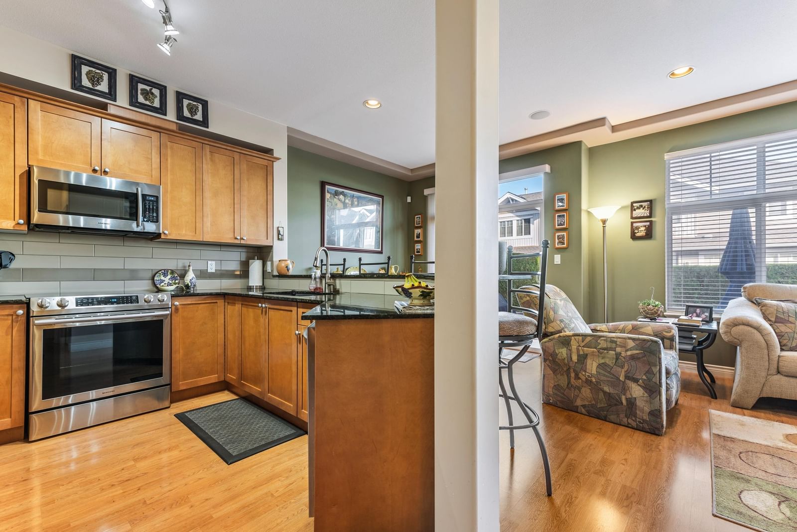 Listing Image 12