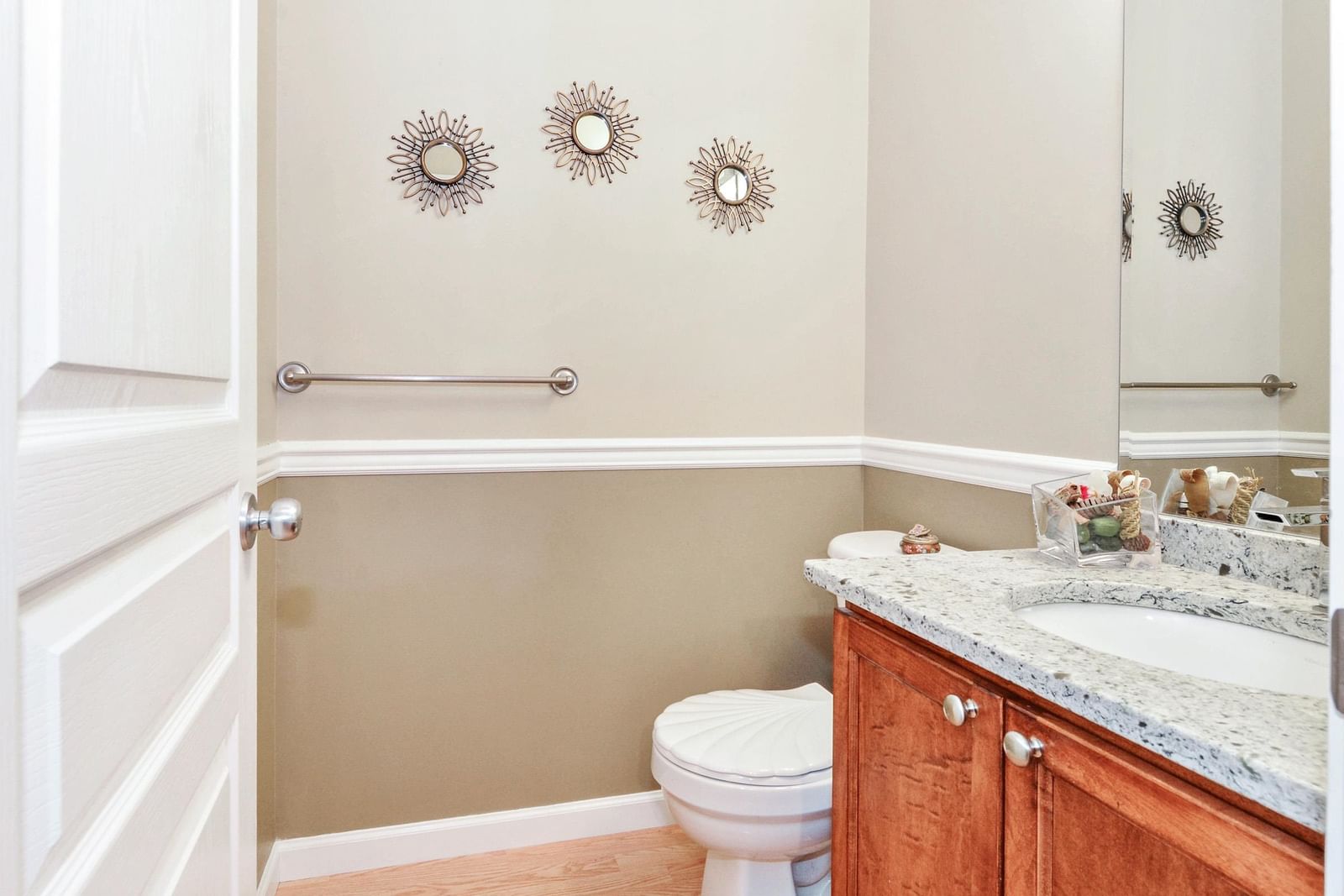 Listing Image 12