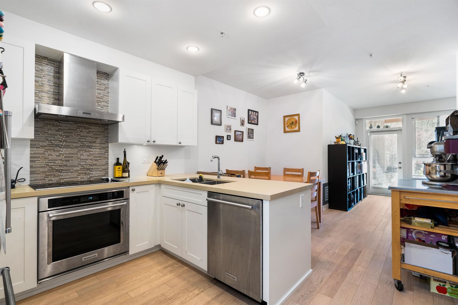 Listing Image 11