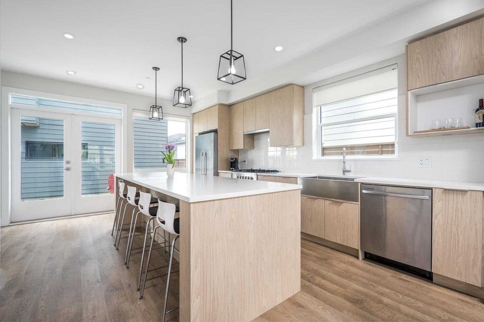 Listing Image 4