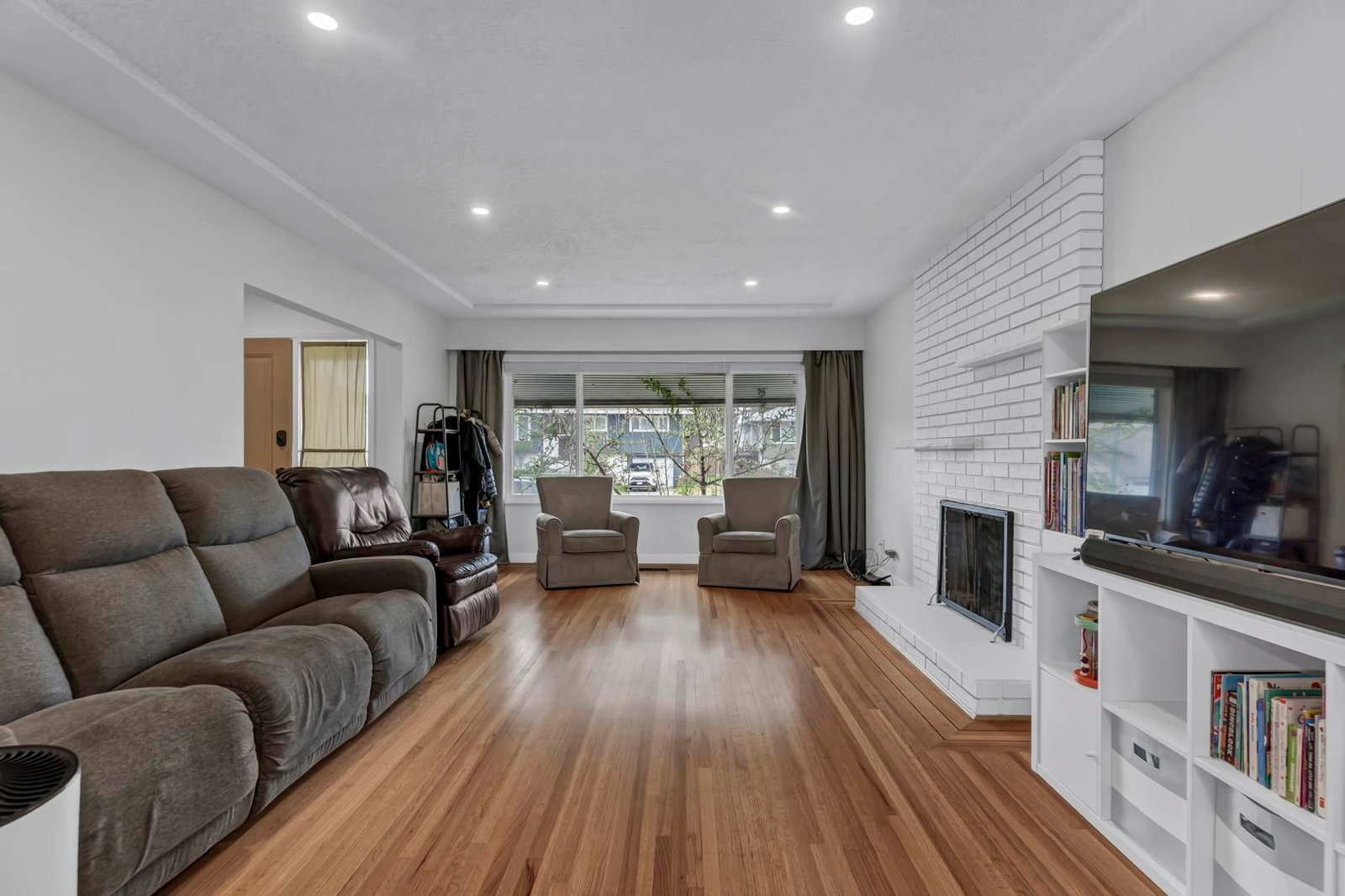 Listing Image 5