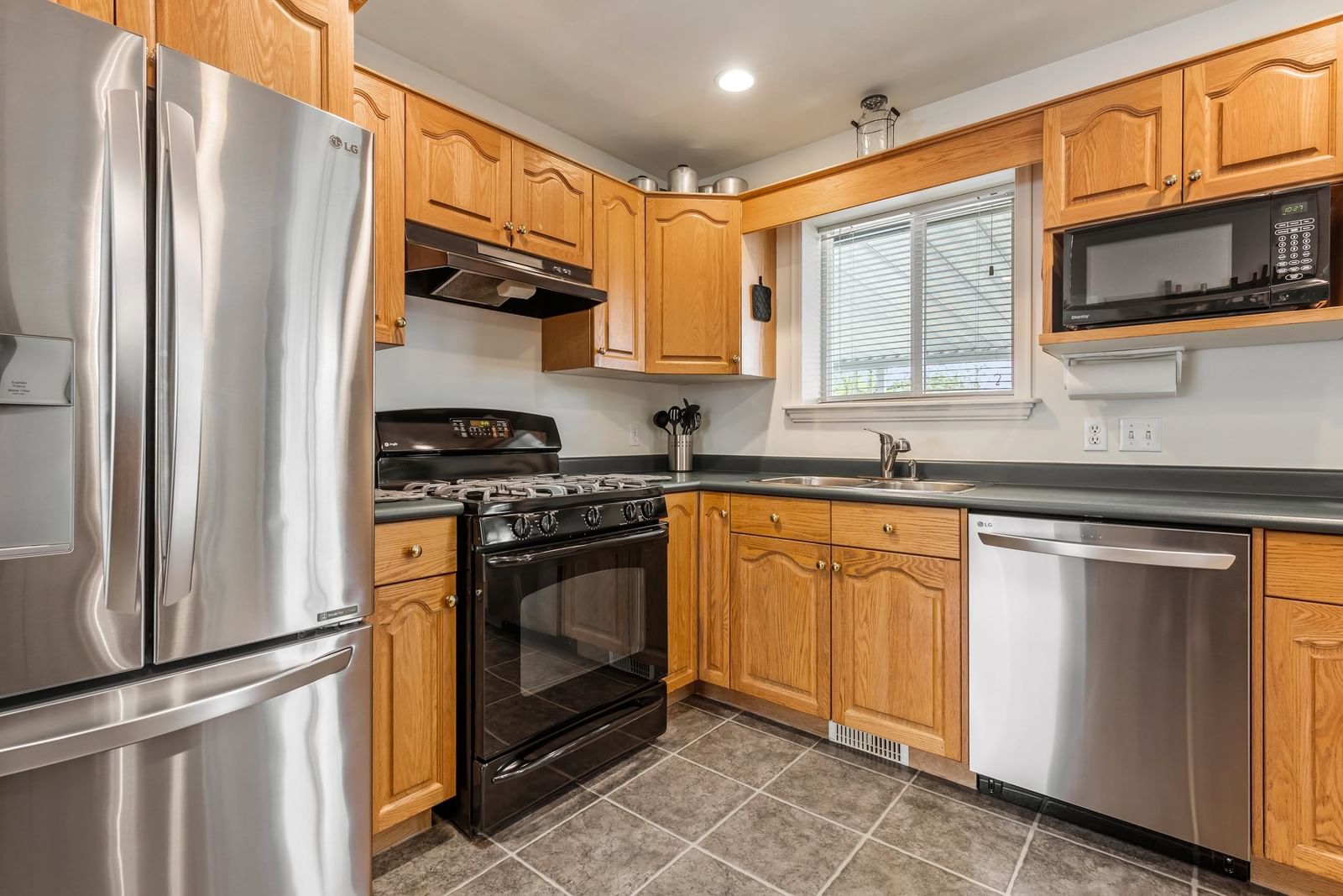 Listing Image 16