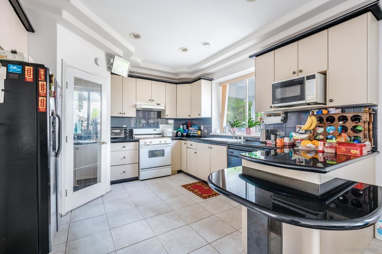 Listing Image 12