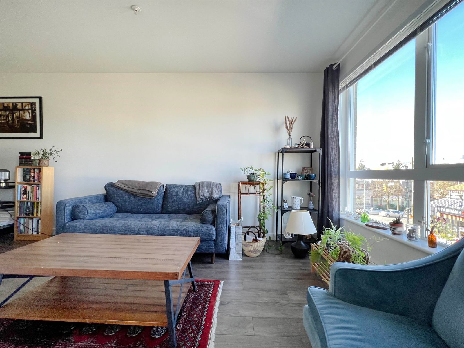 Listing Image 5