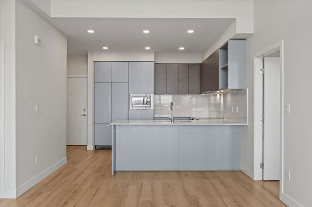 405 - 1892 Starling Drive