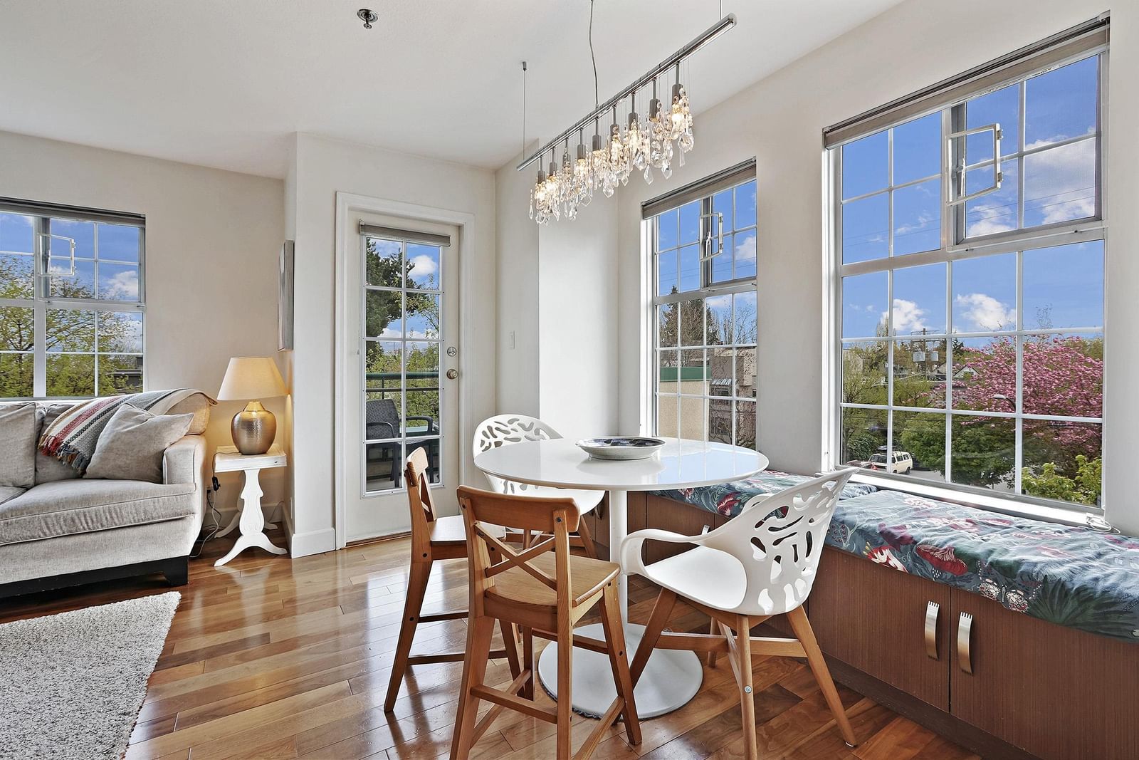 Listing Image 5