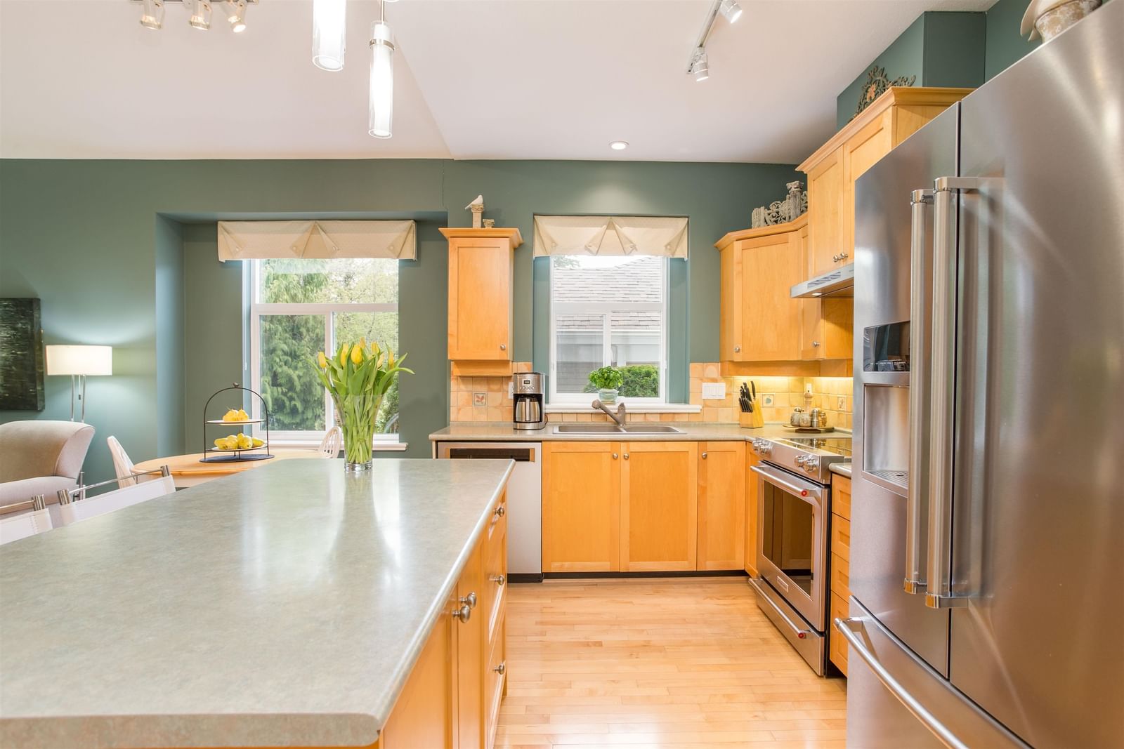 Listing Image 11