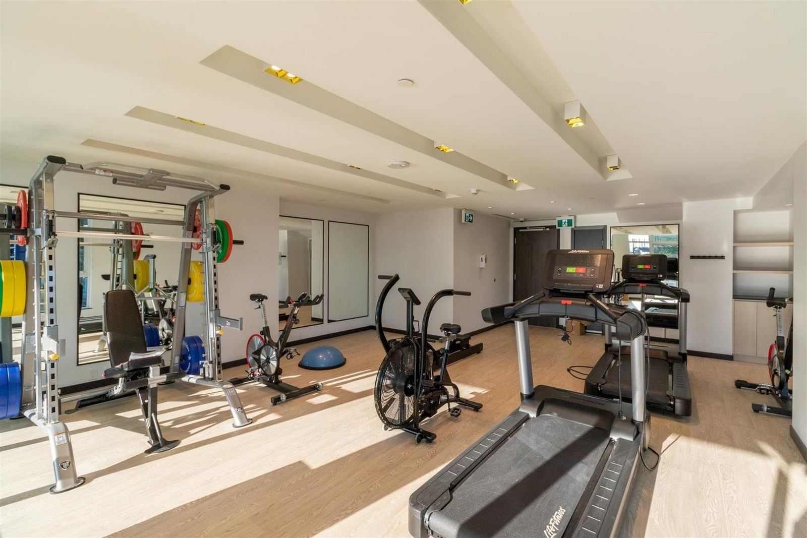 Listing Image 11