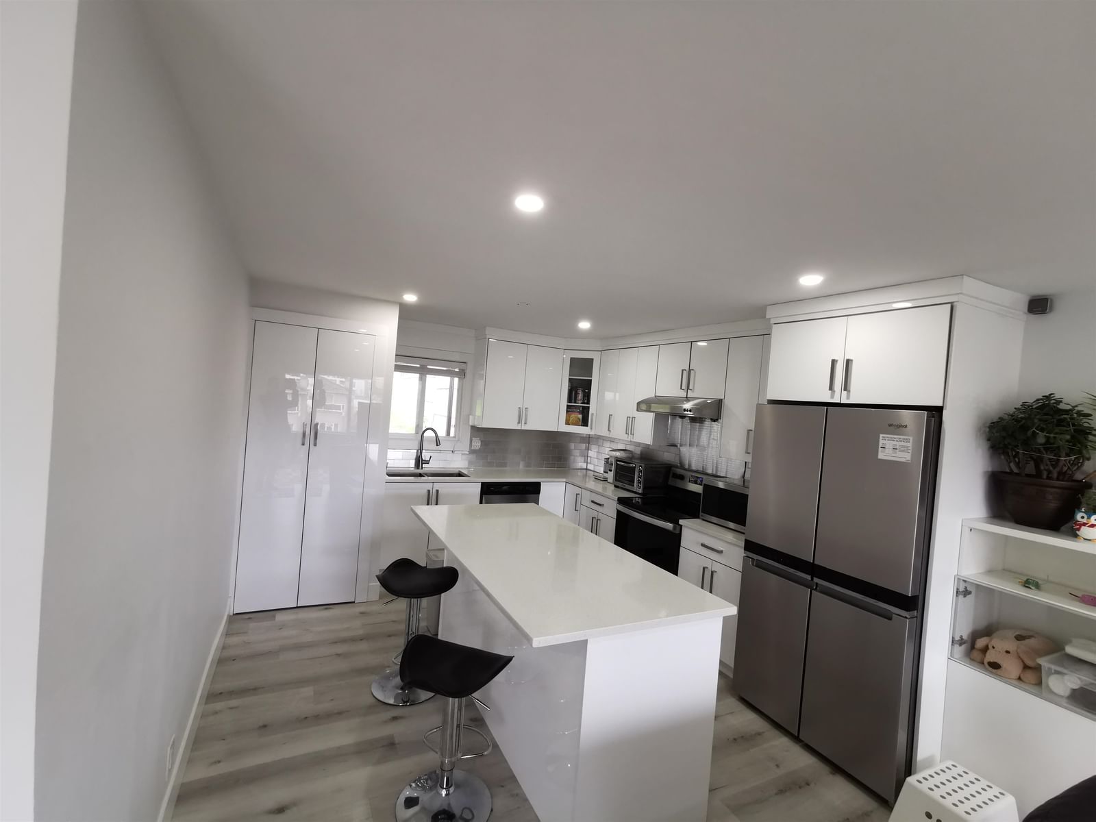 Listing Image 6