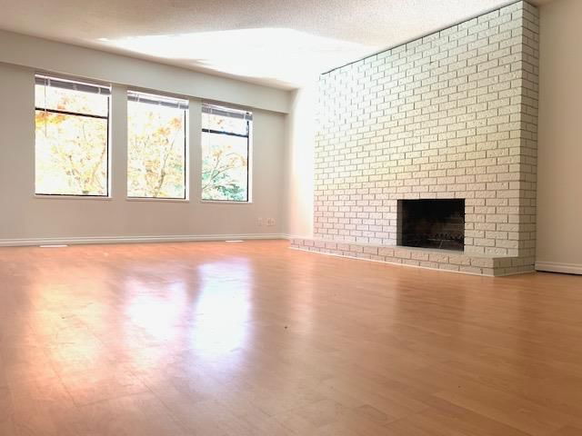 a - 5493 Rawlins Crescent
