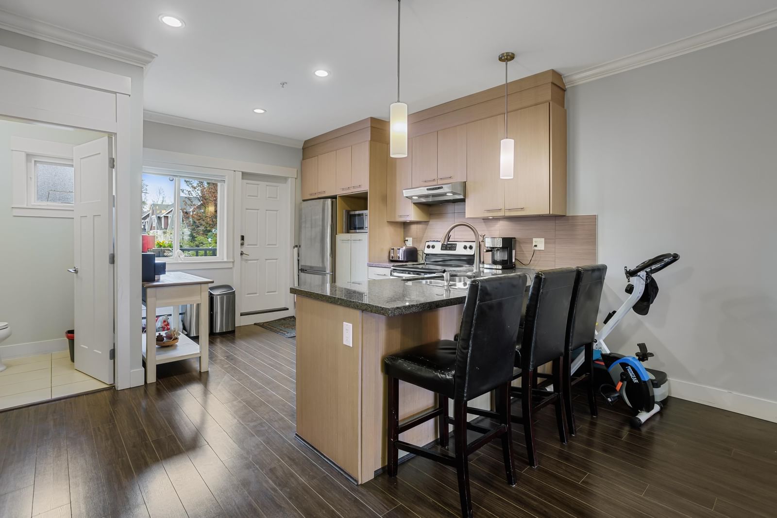 Listing Image 8