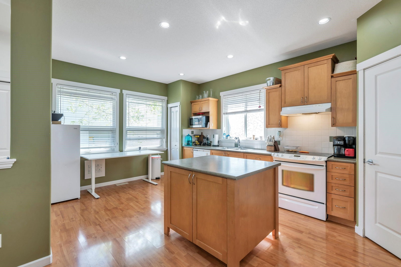 Listing Image 12