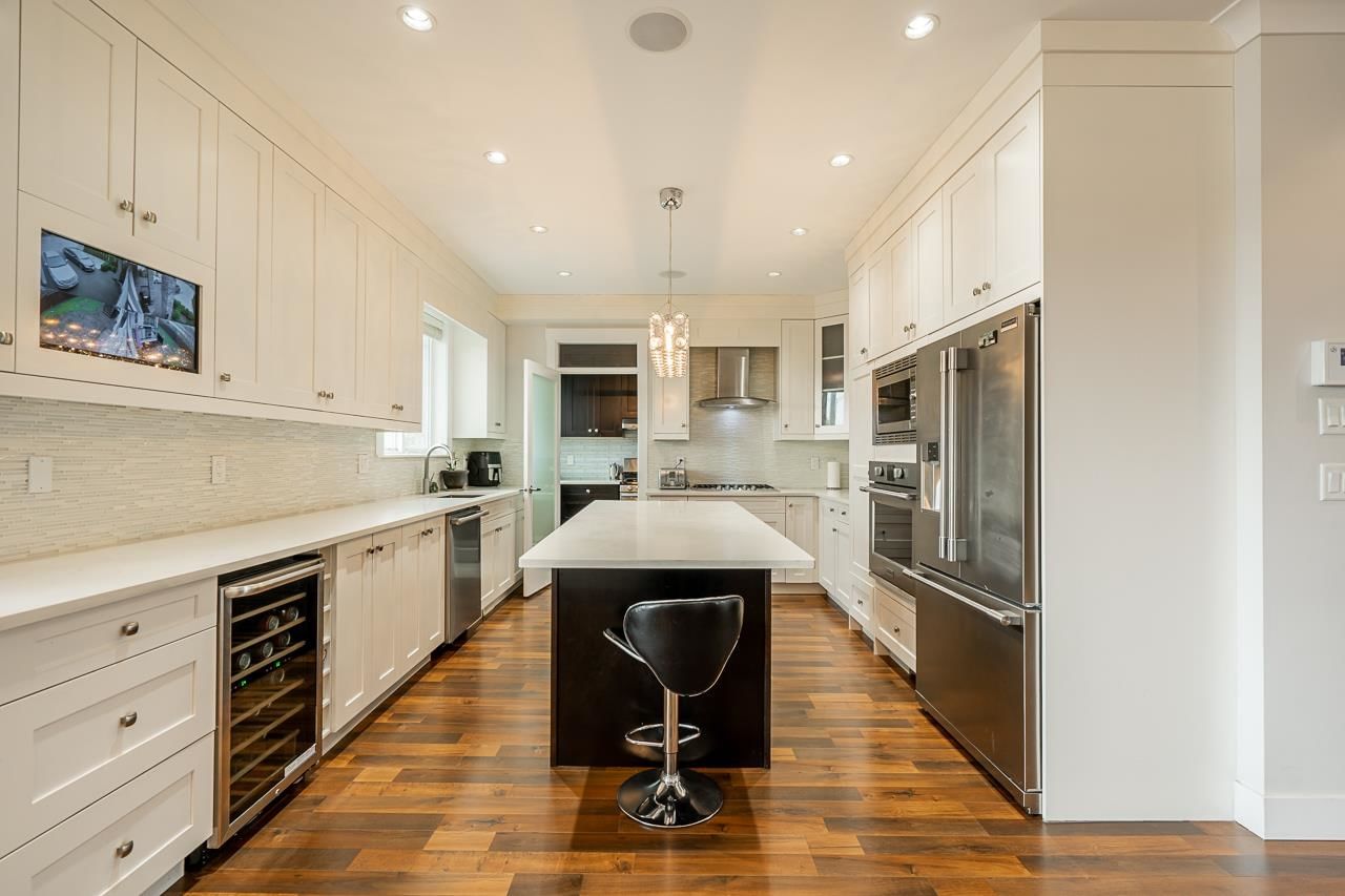 Listing Image 9