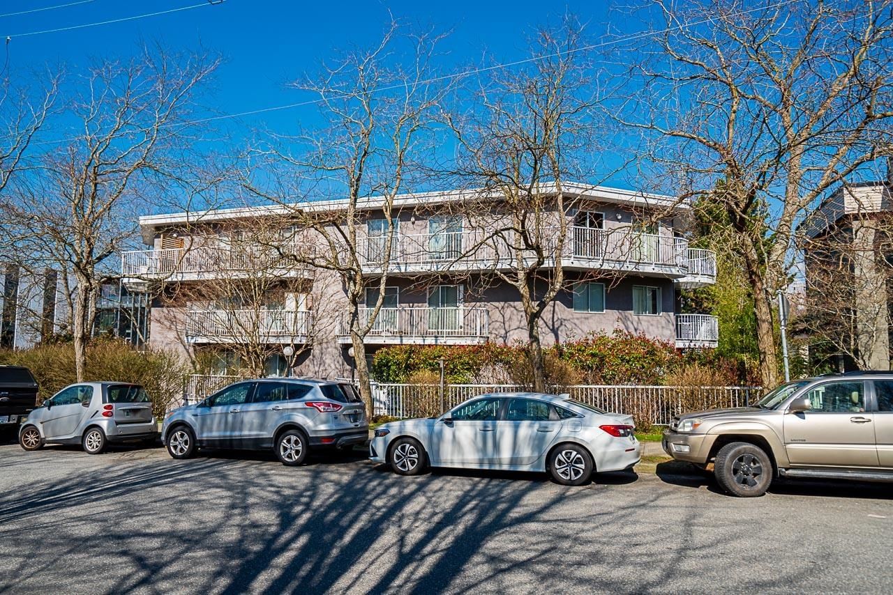 Listing Image 4