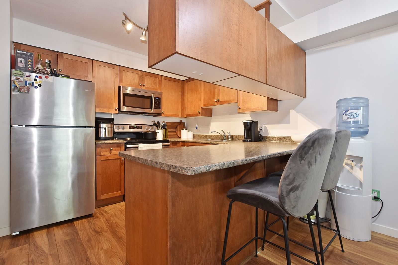 Listing Image 6