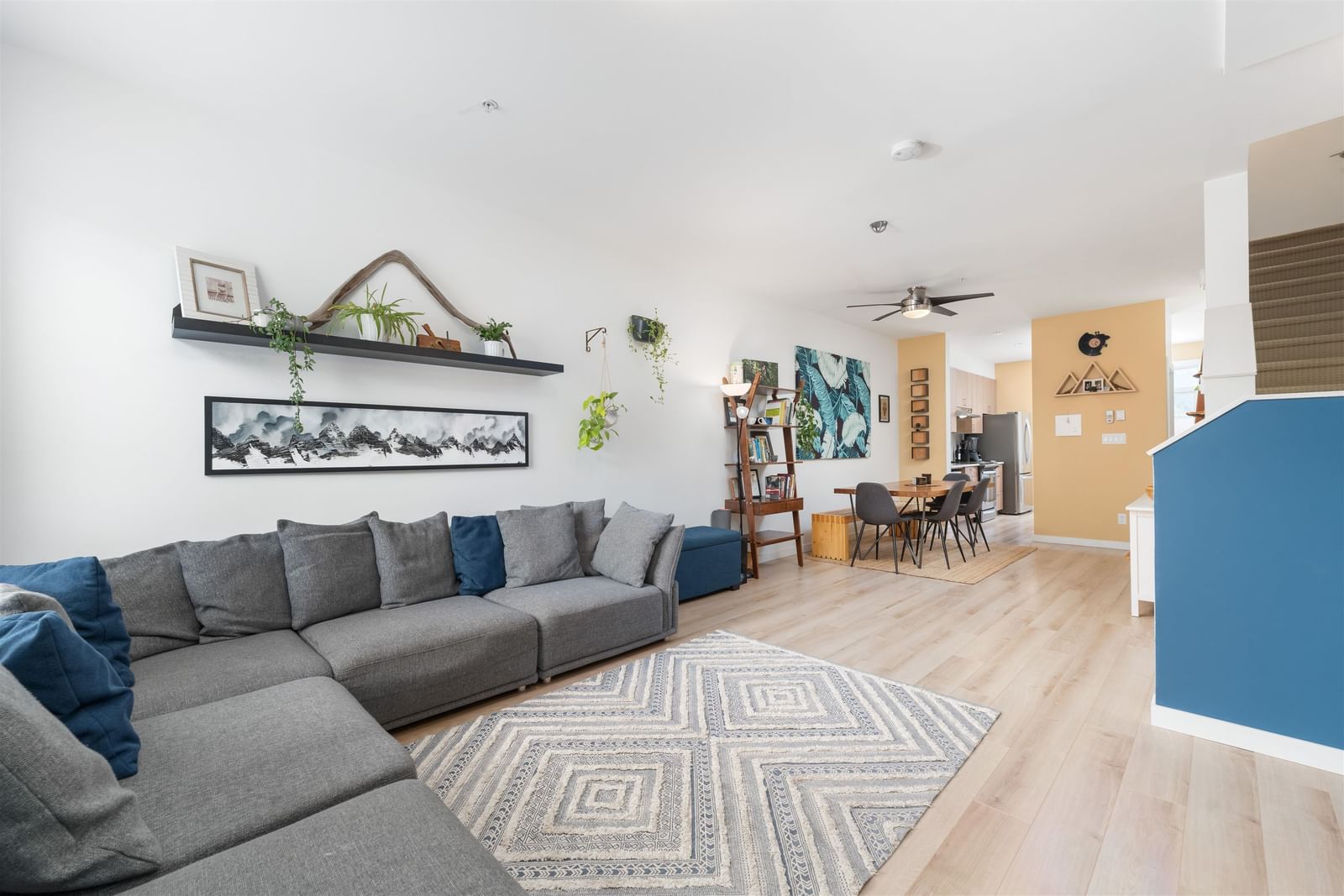 Listing Image 4