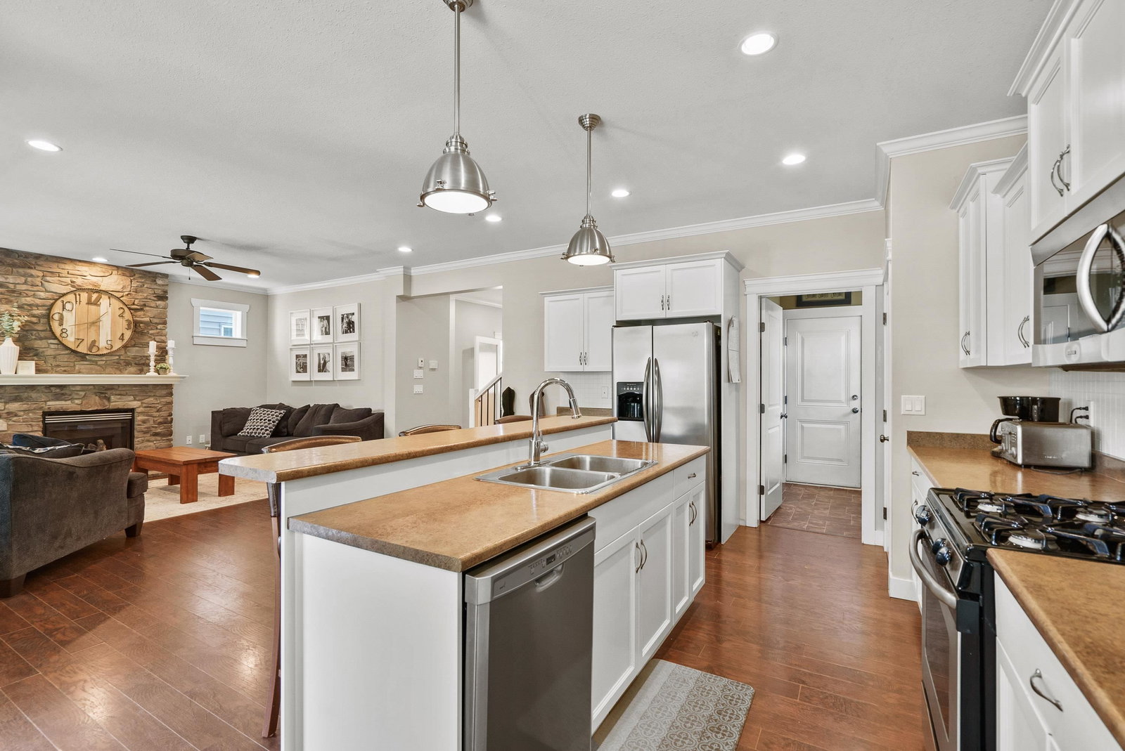 Listing Image 11