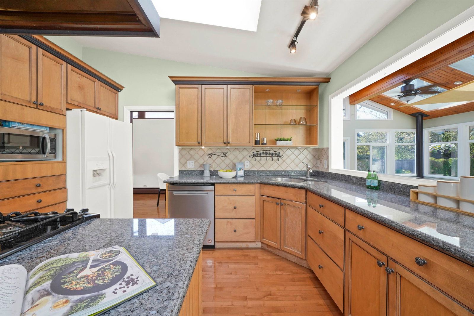 Listing Image 18