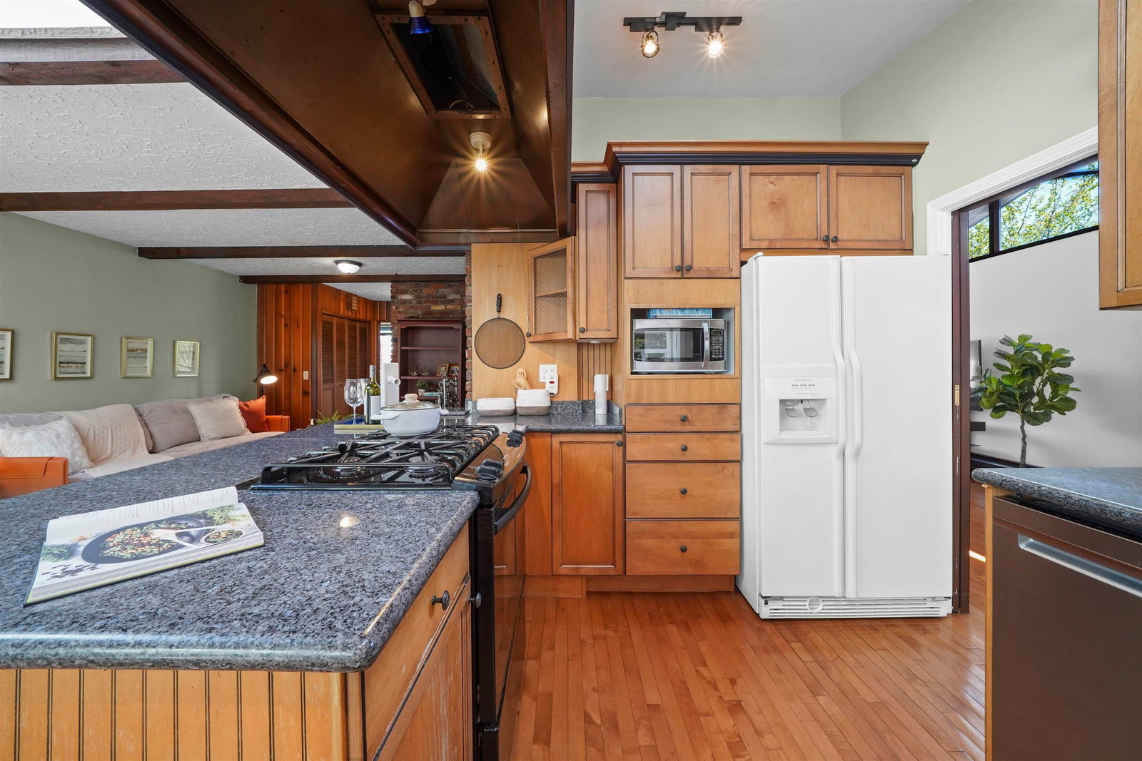 Listing Image 23