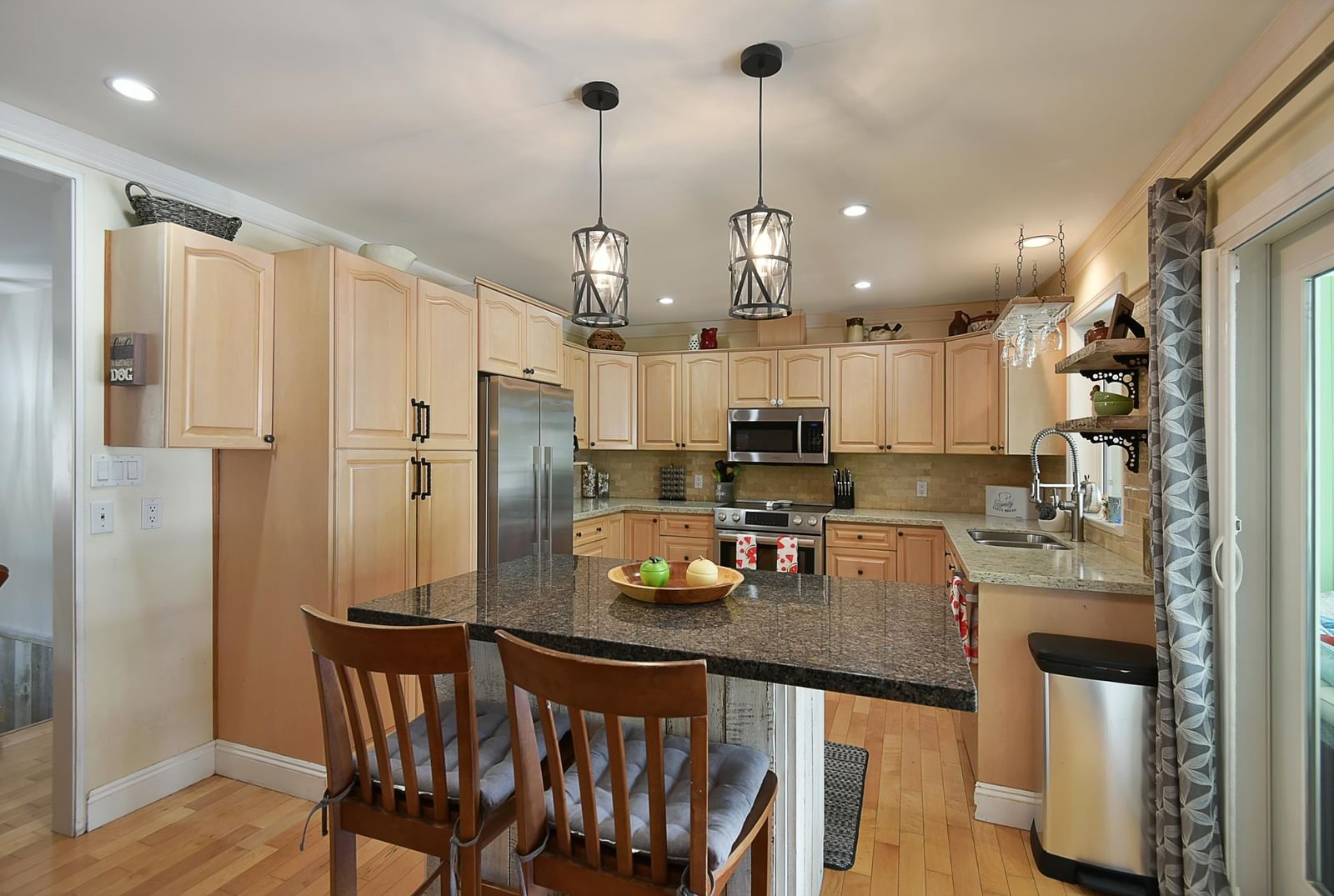 Listing Image 12