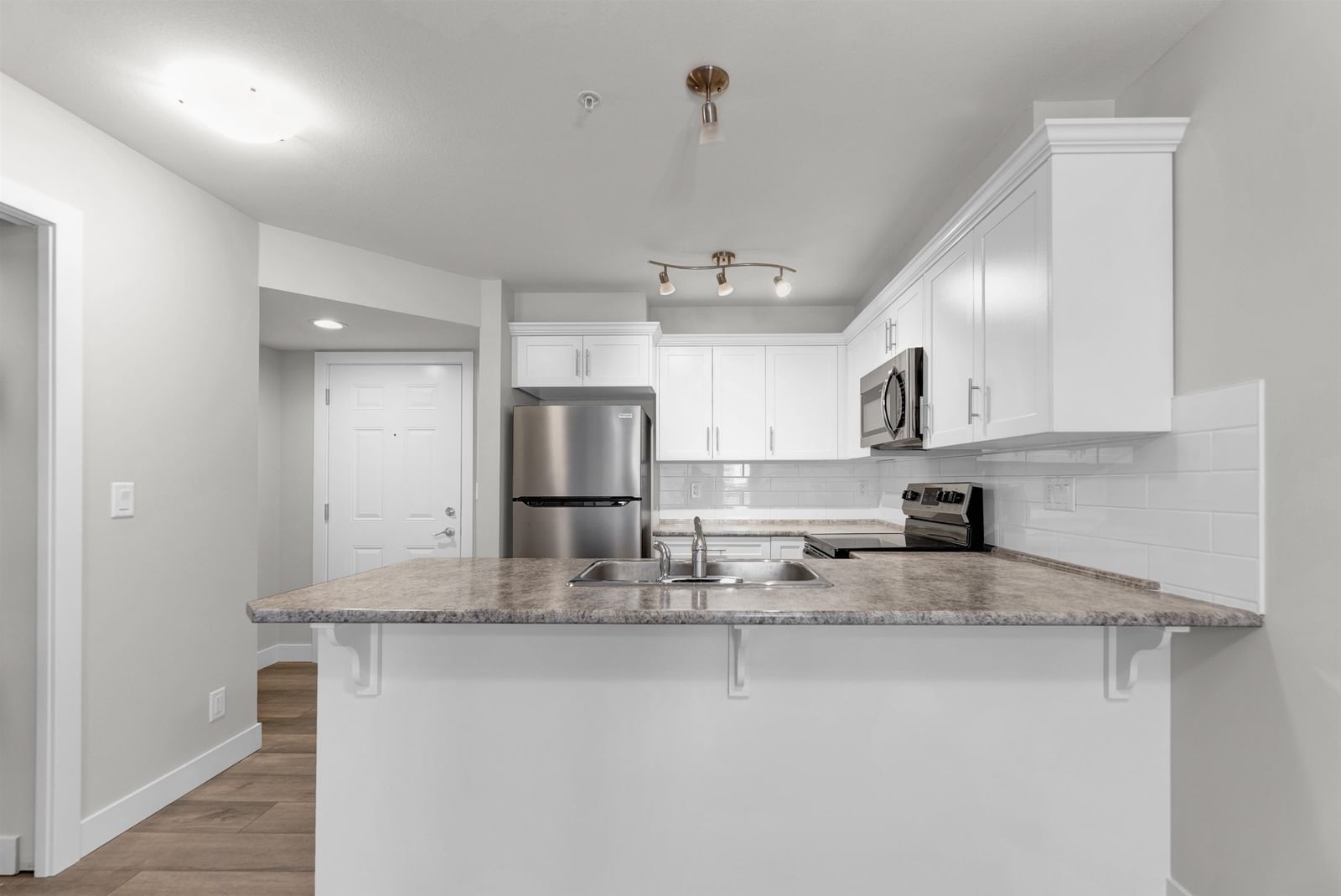 Listing Image 9