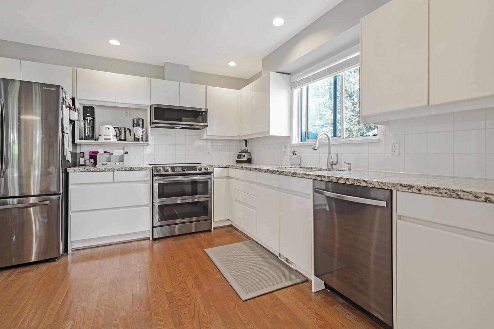 Listing Image 14