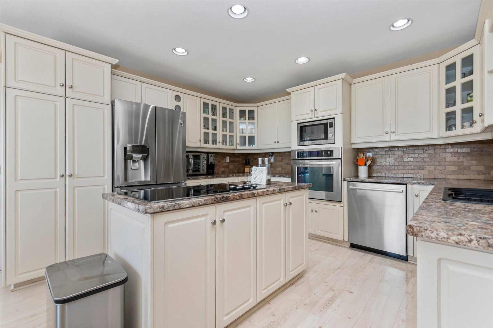 Listing Image 9