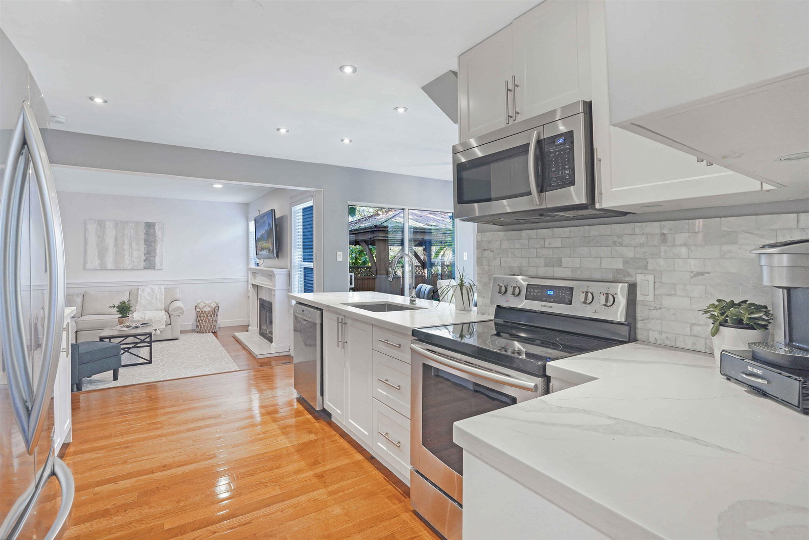 Listing Image 9