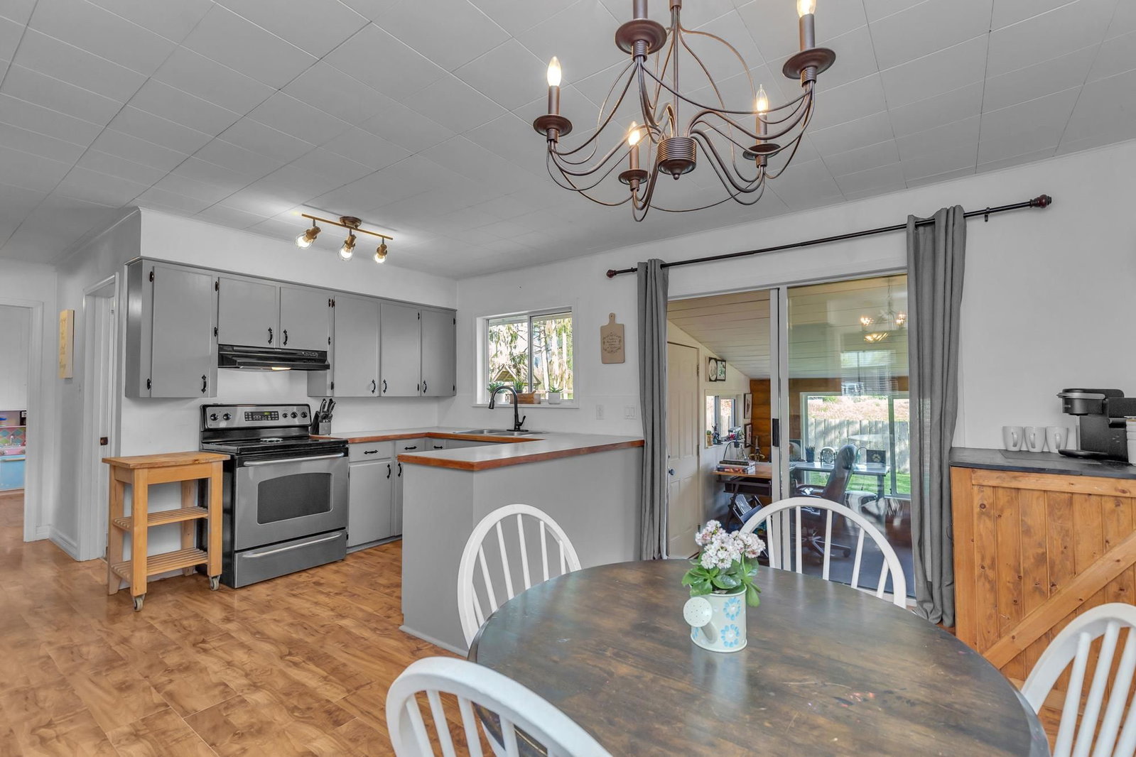 Listing Image 10