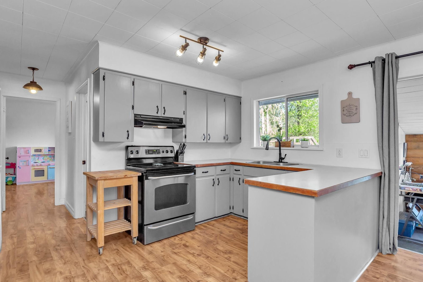 Listing Image 11