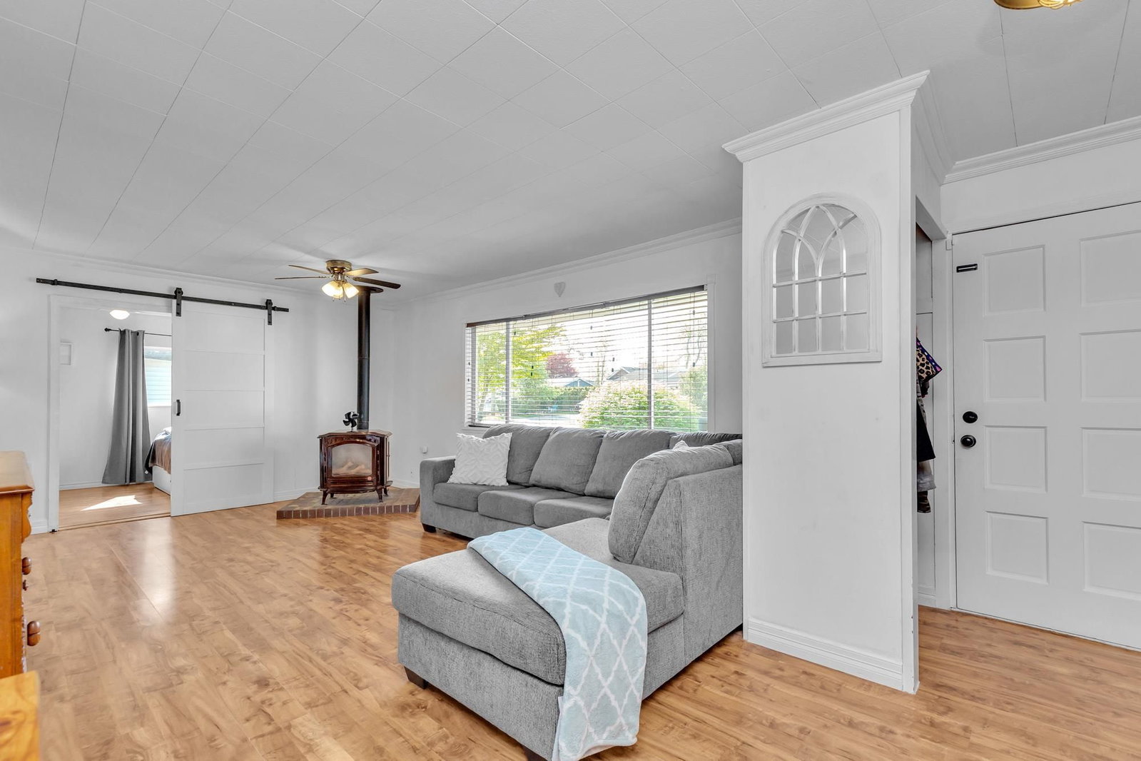 Listing Image 6