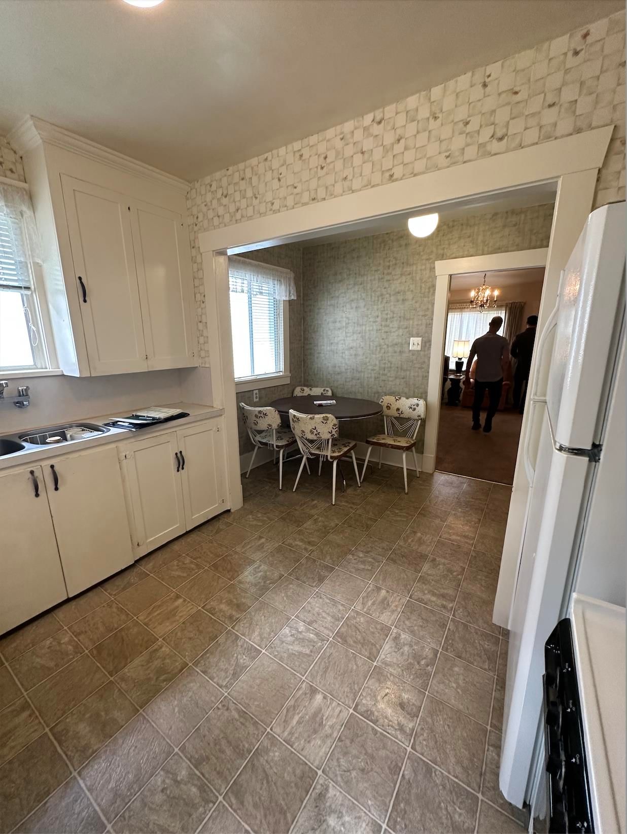 Listing Image 6