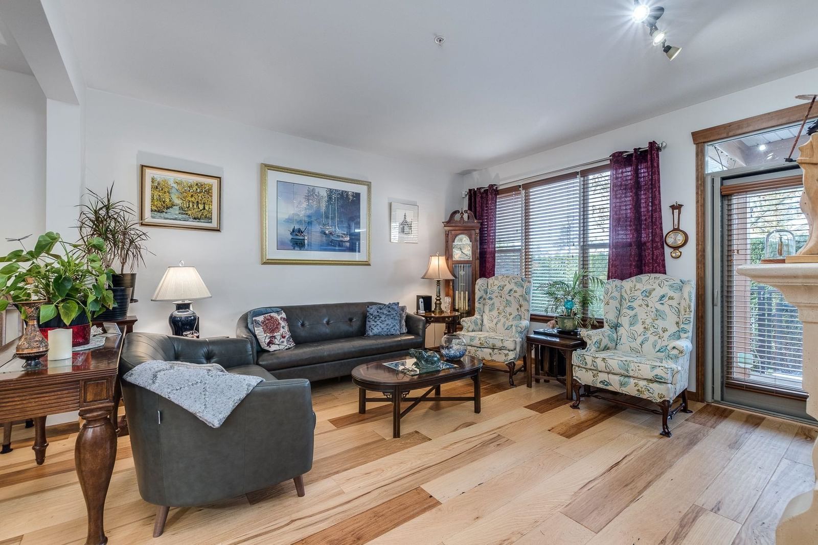 Listing Image 10
