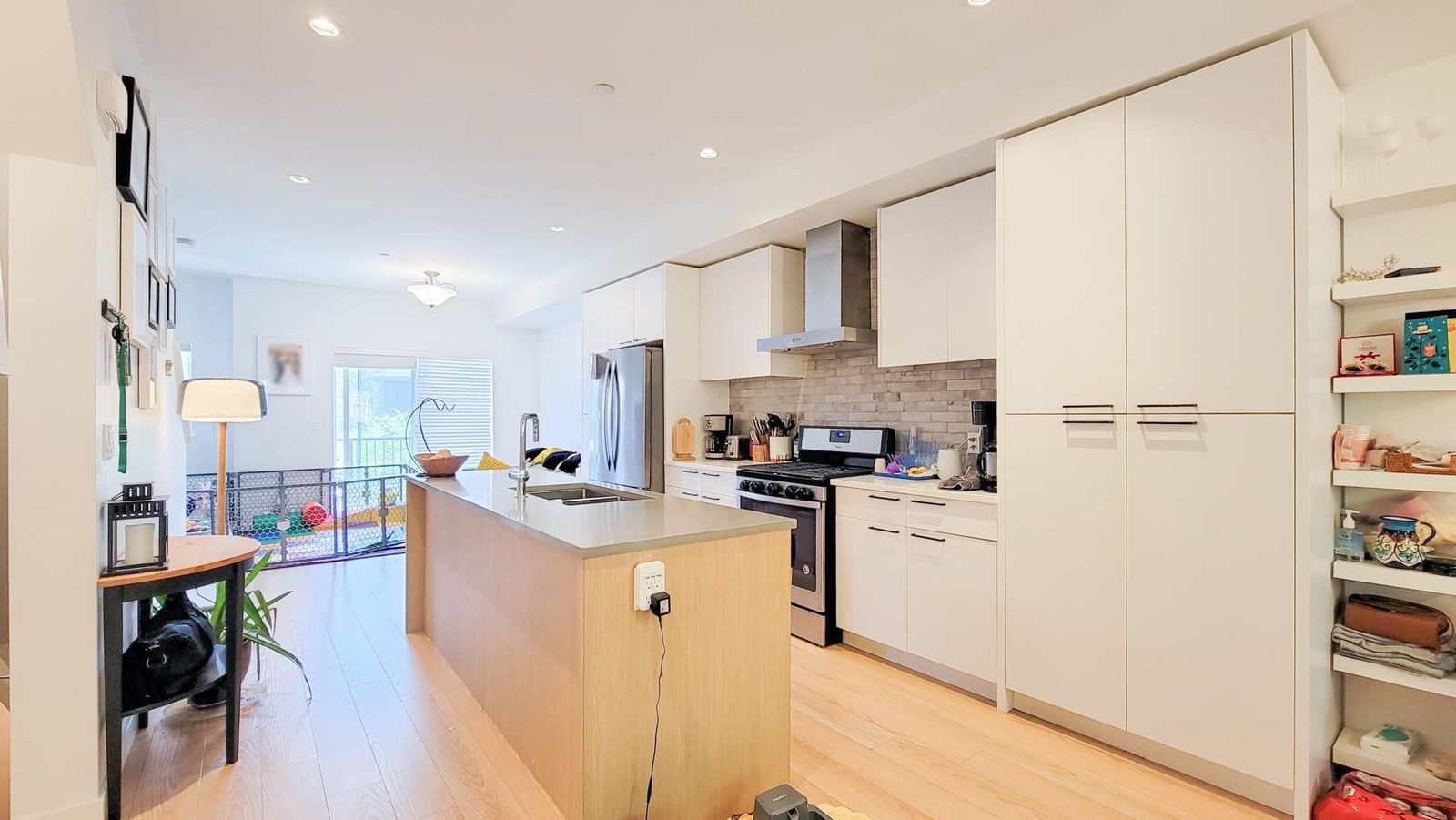 Listing Image 11