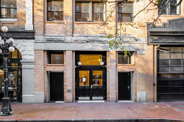 306 - 27 Alexander Street