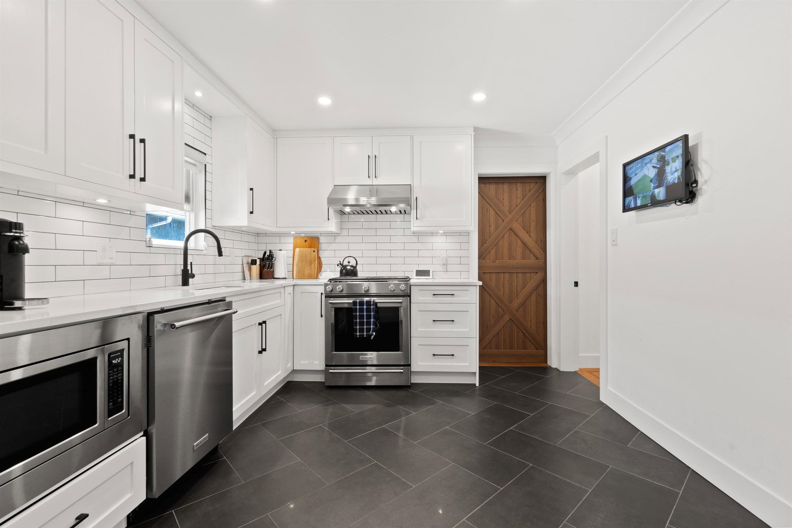 Listing Image 19