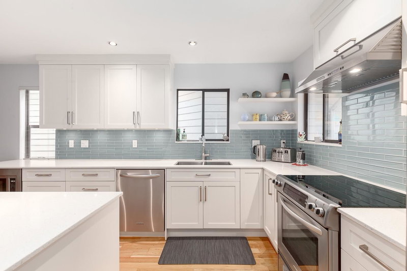 5709 Owl Court, North Vancouver, V7R 4V1 | Image 2