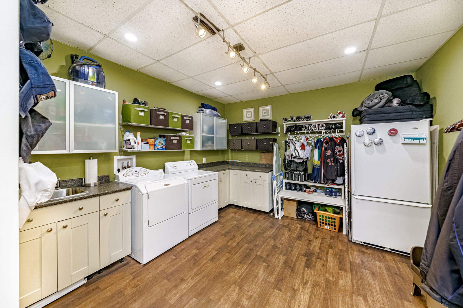 Listing Image 11