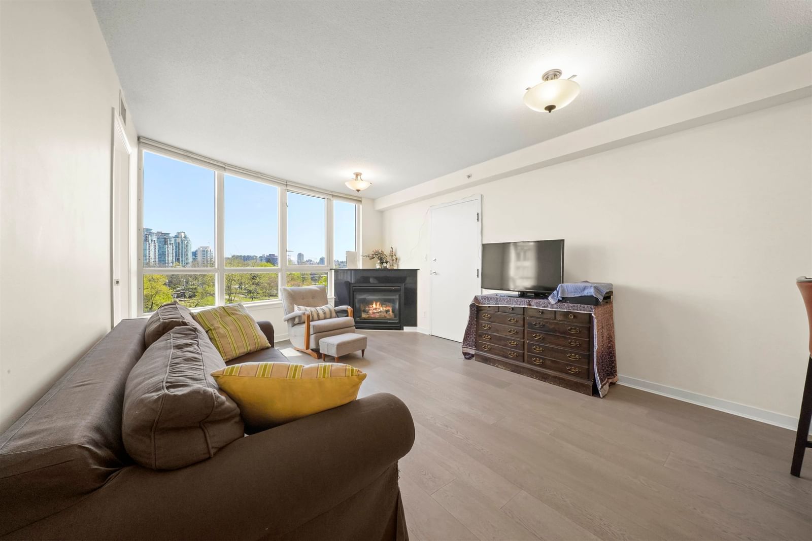 Listing Image 9