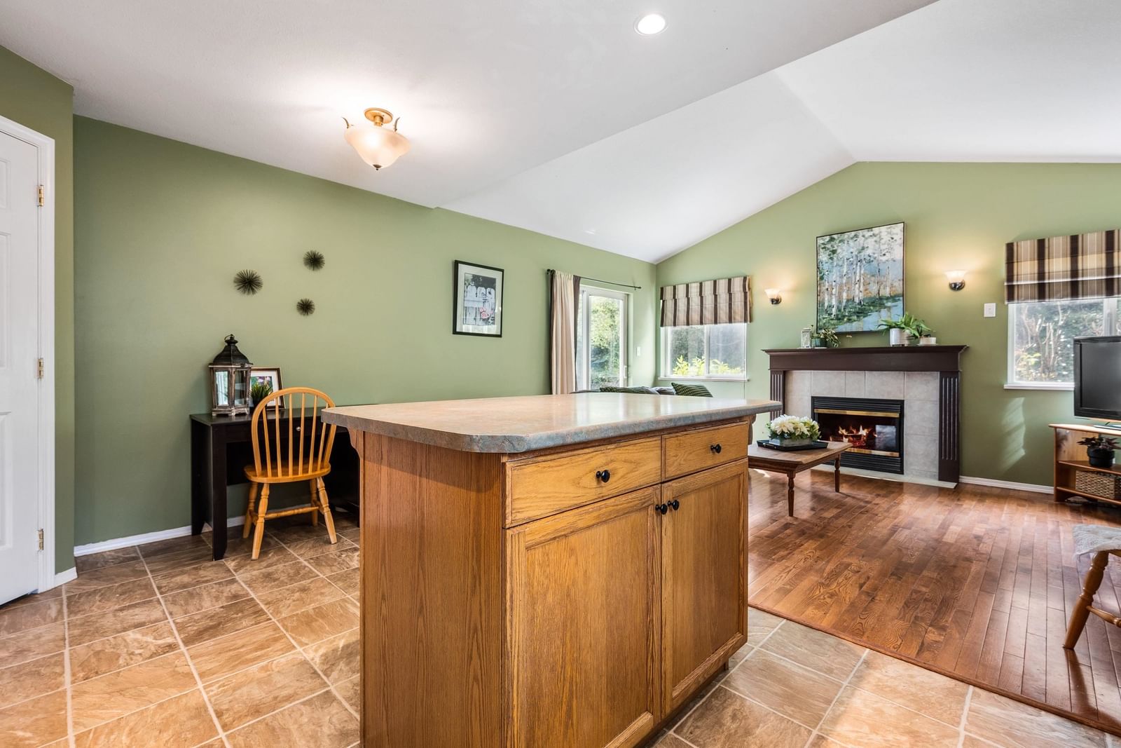 Listing Image 16