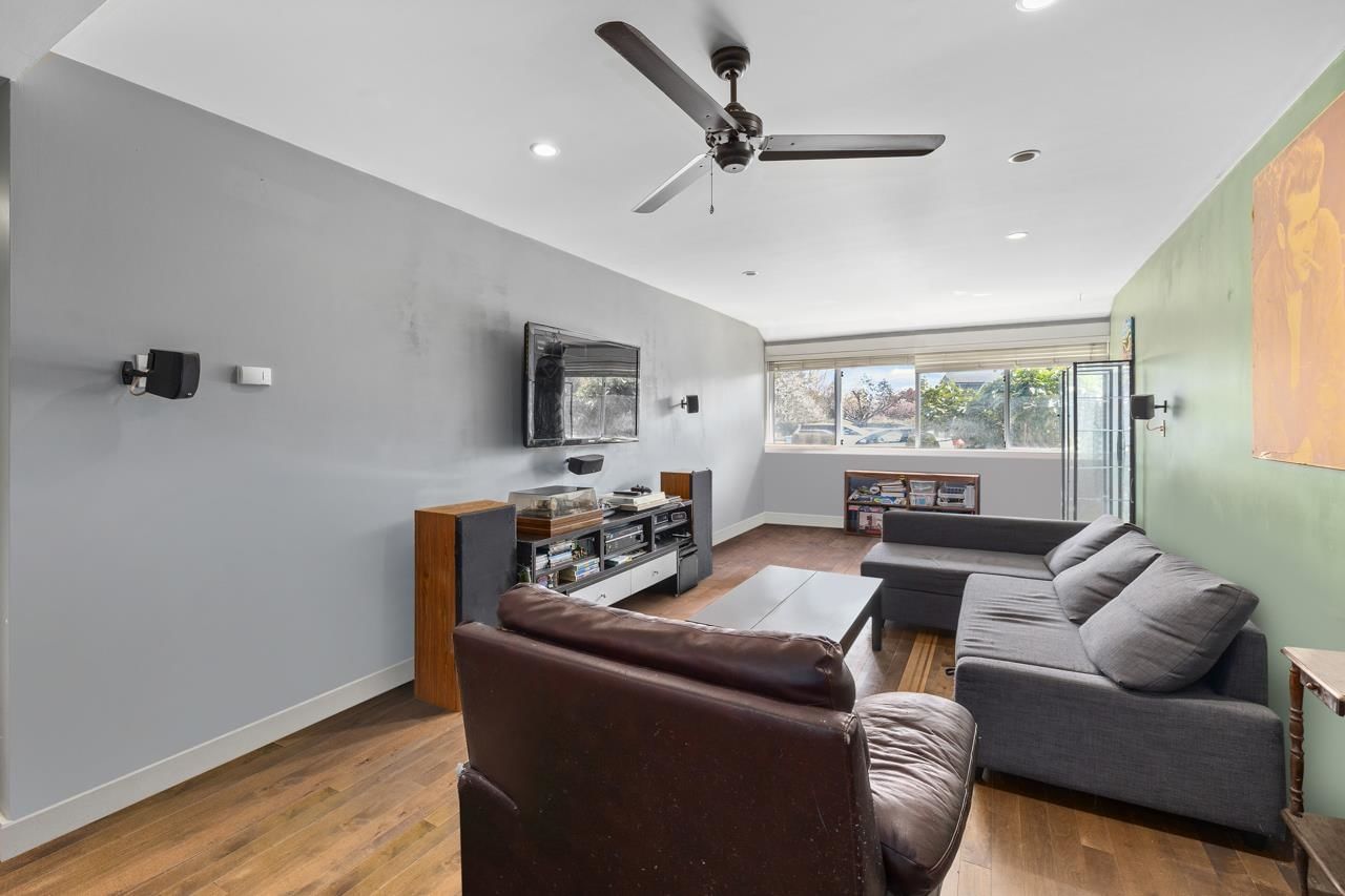 Listing Image 4