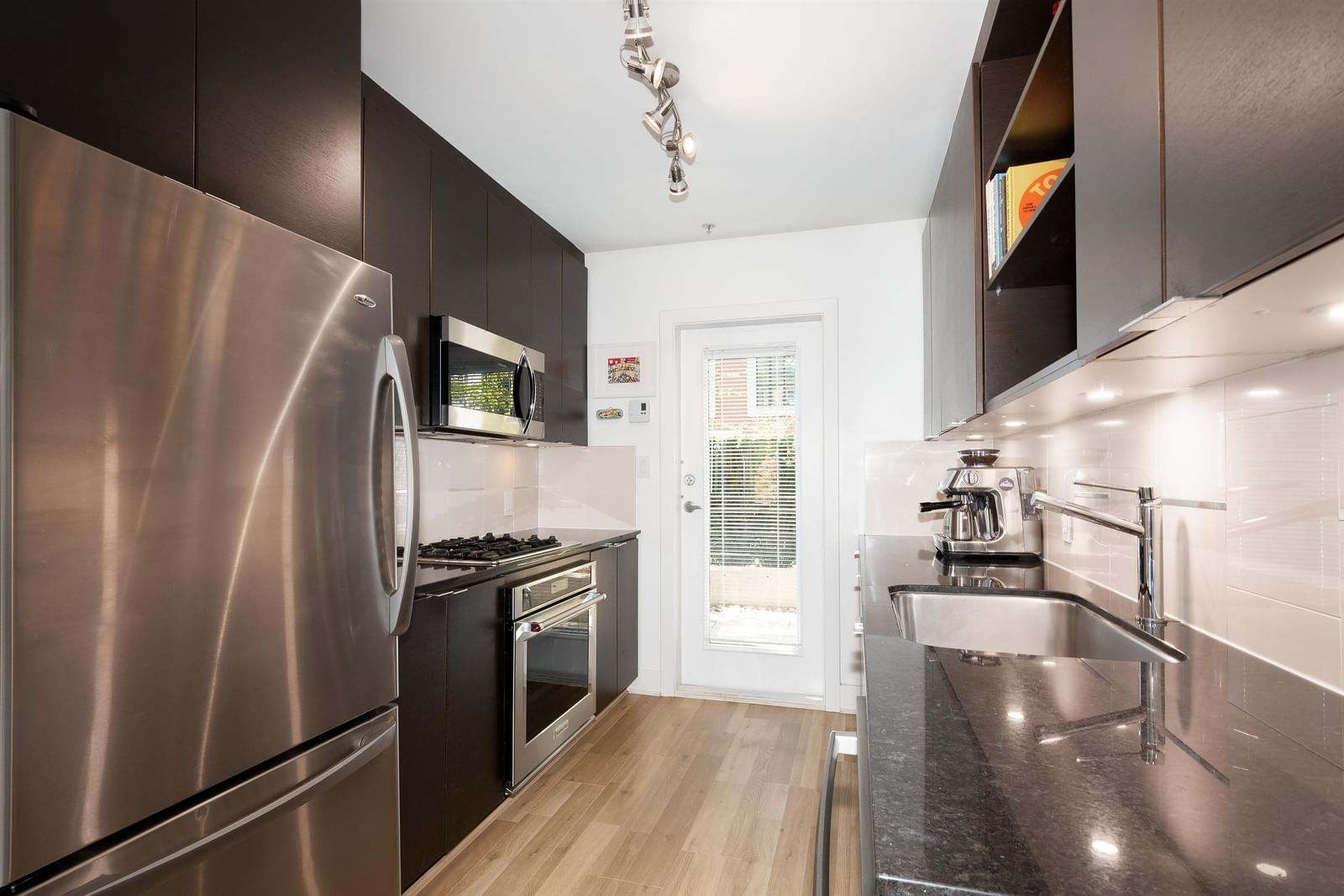 Listing Image 19