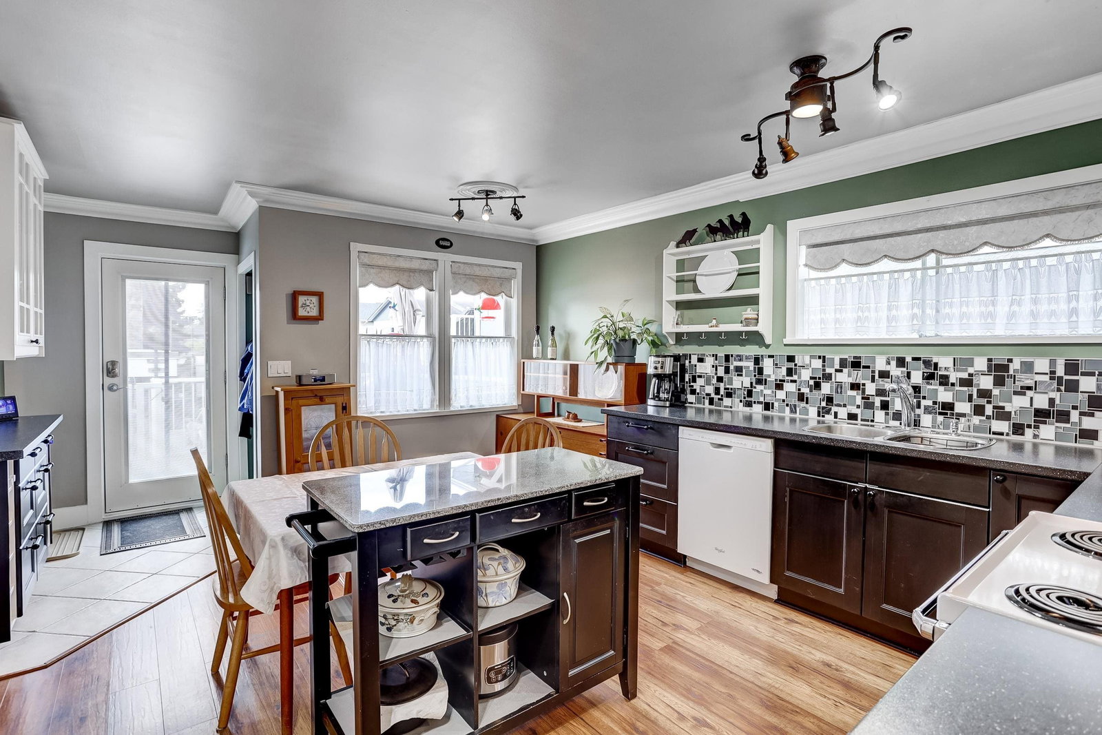 Listing Image 12
