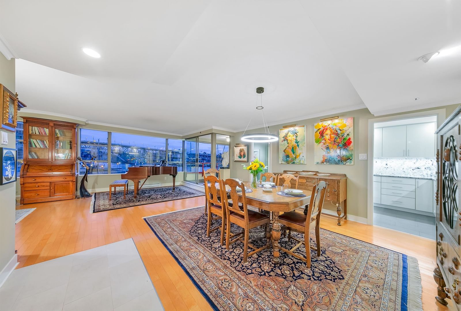 Listing Image 5