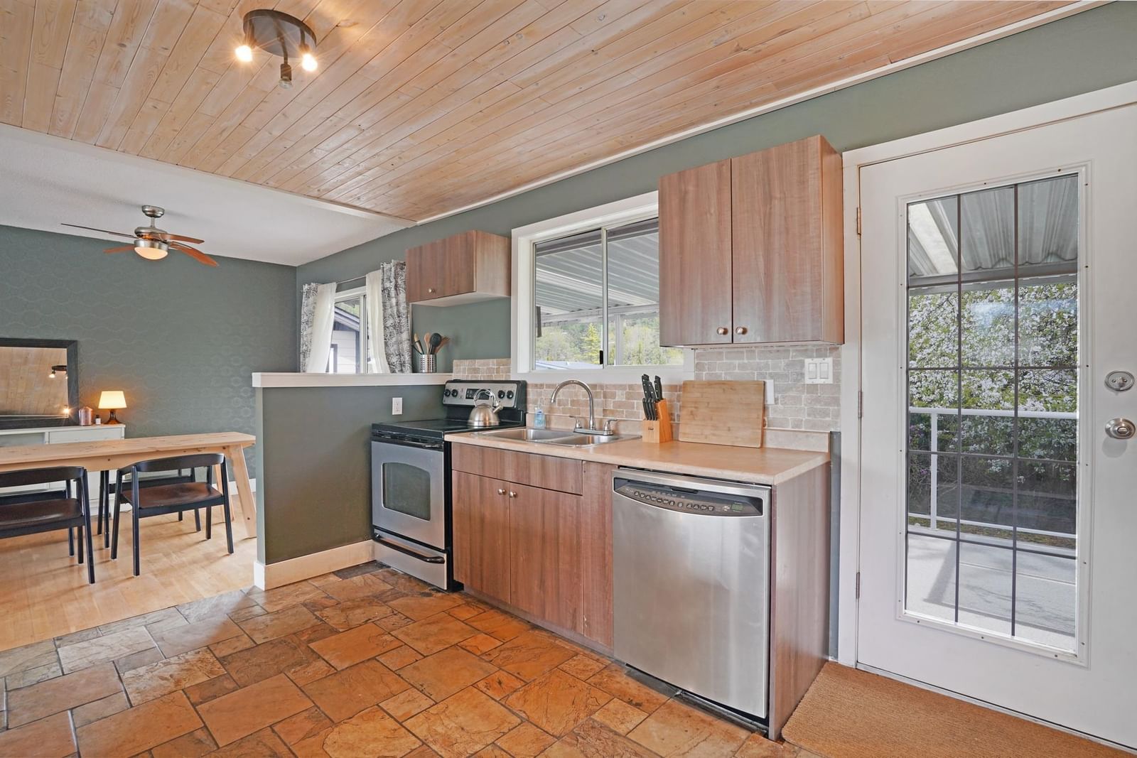 Listing Image 8