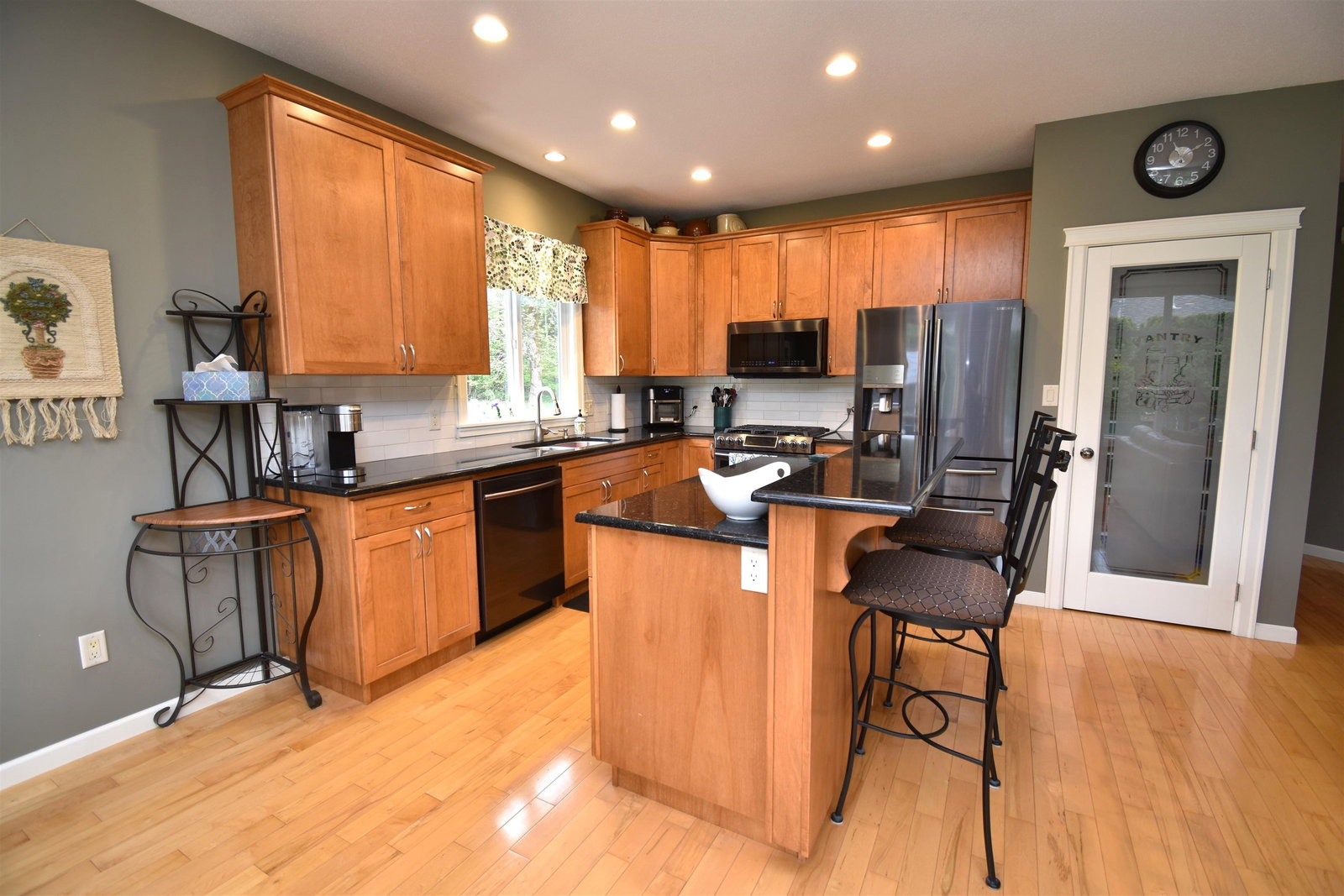 Listing Image 5