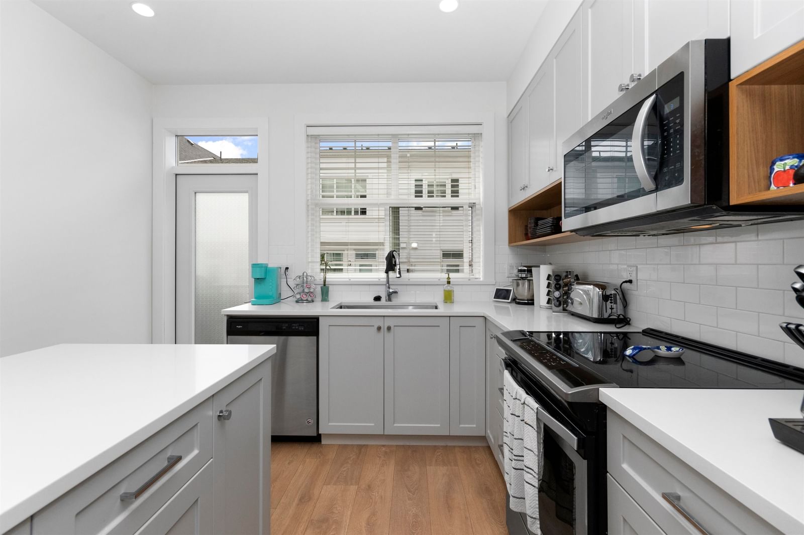 Listing Image 11