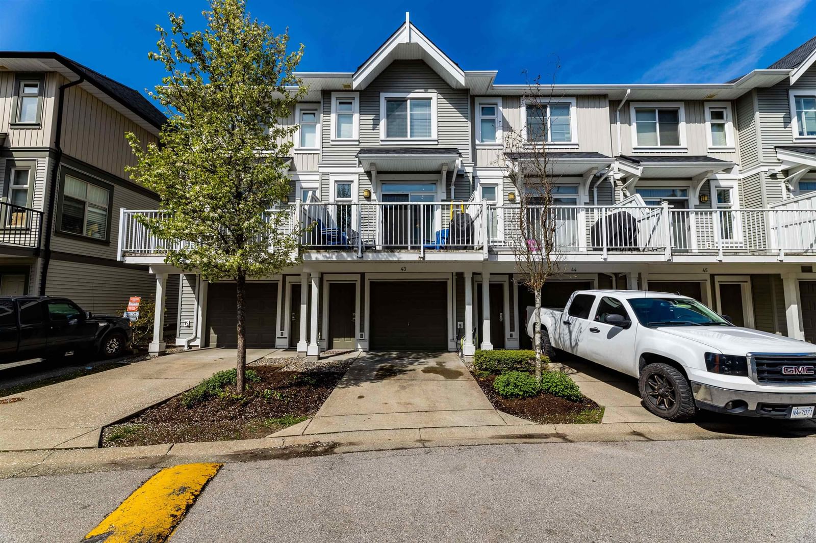 Listing Image 4