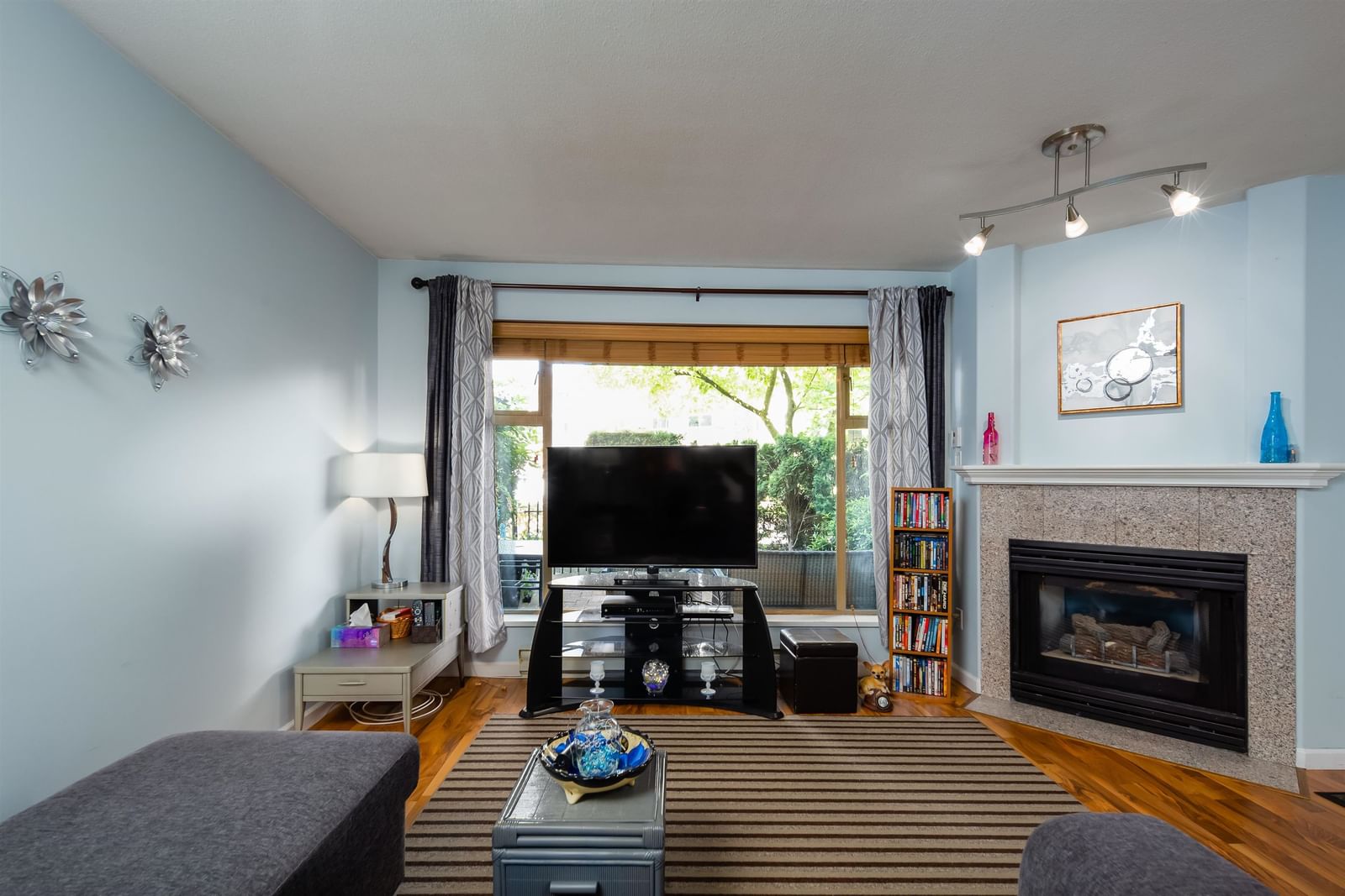 Listing Image 8