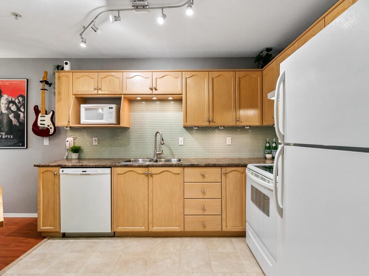Listing Image 14